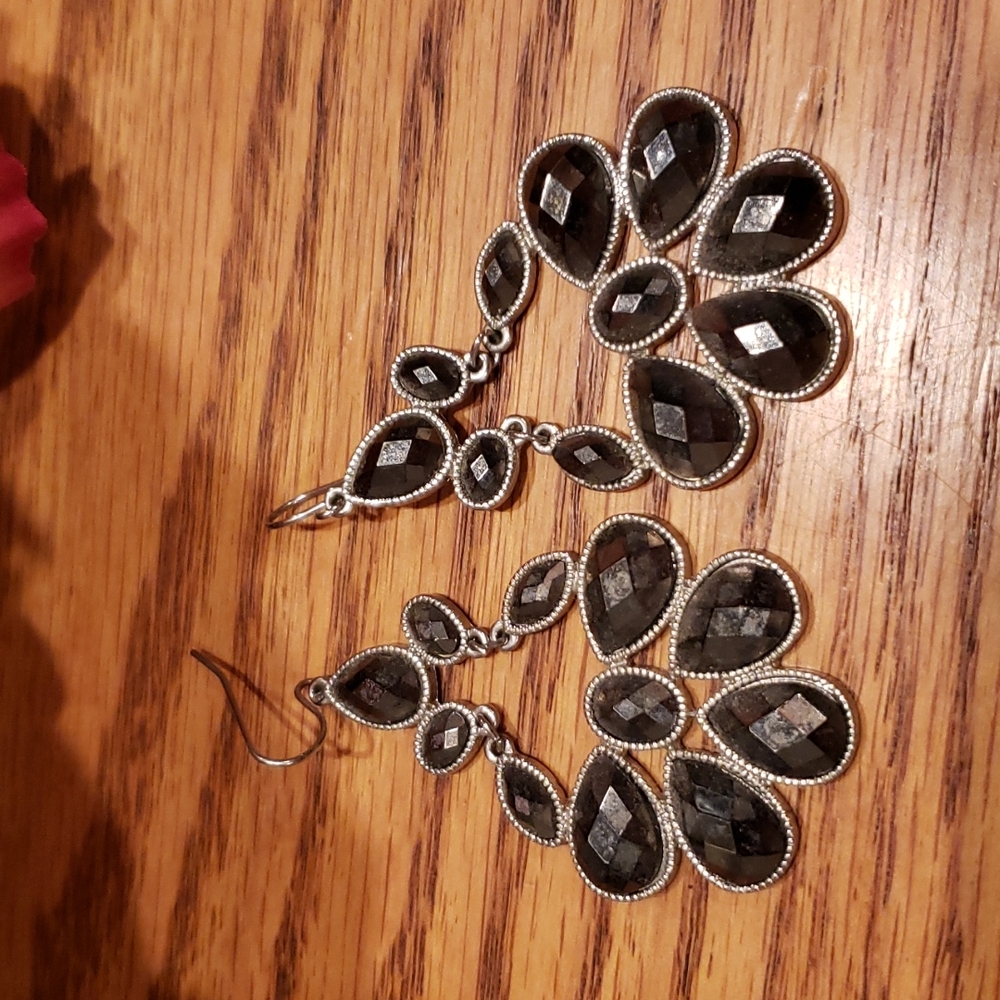 Beautiful Holiday Drop Fashion Earrings!!!🎄❤